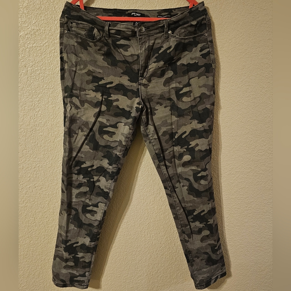 Camo Skinny Pants
